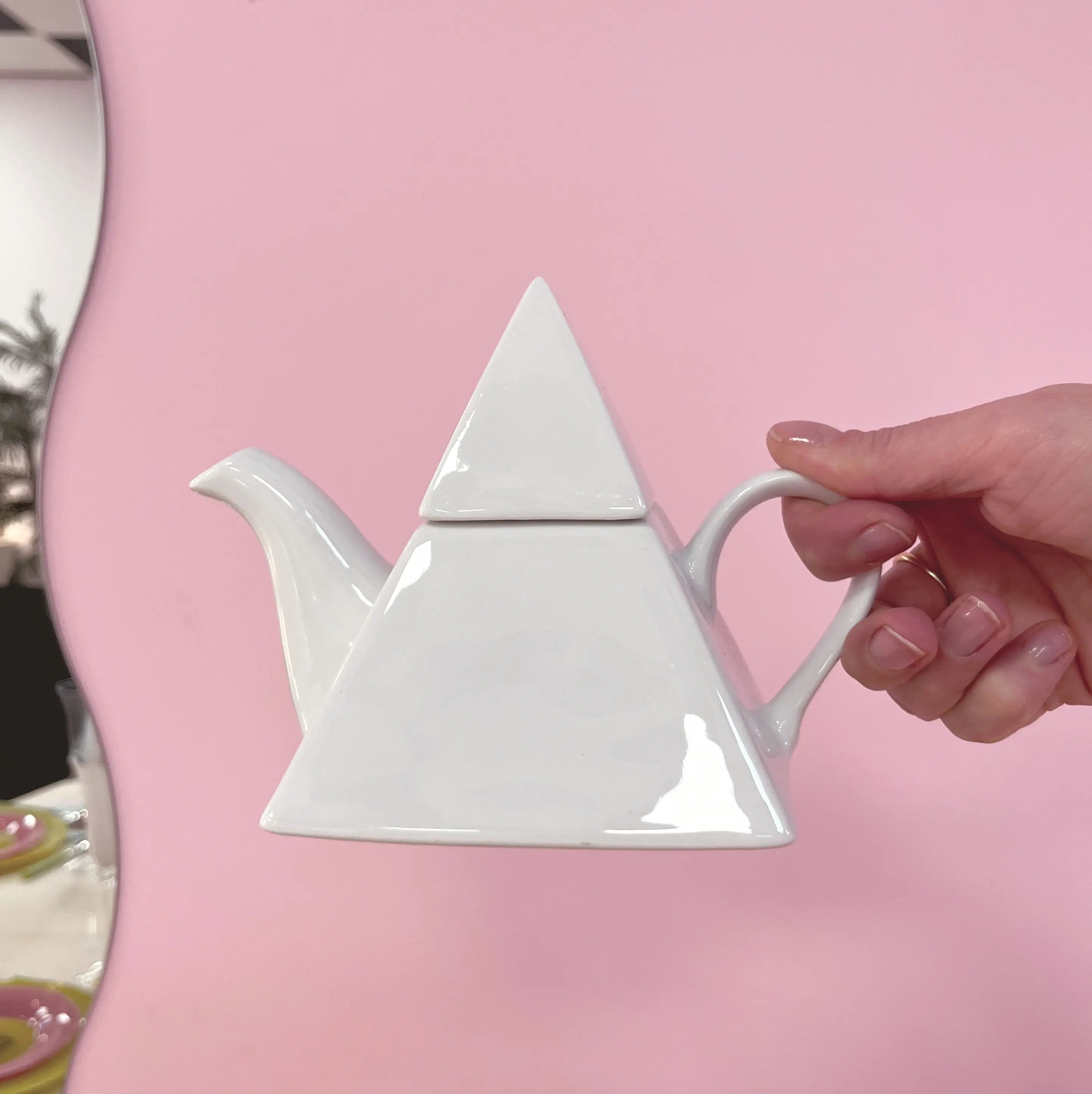 Théière céramique blanche brillante style Memphis années 80, Club Barbara