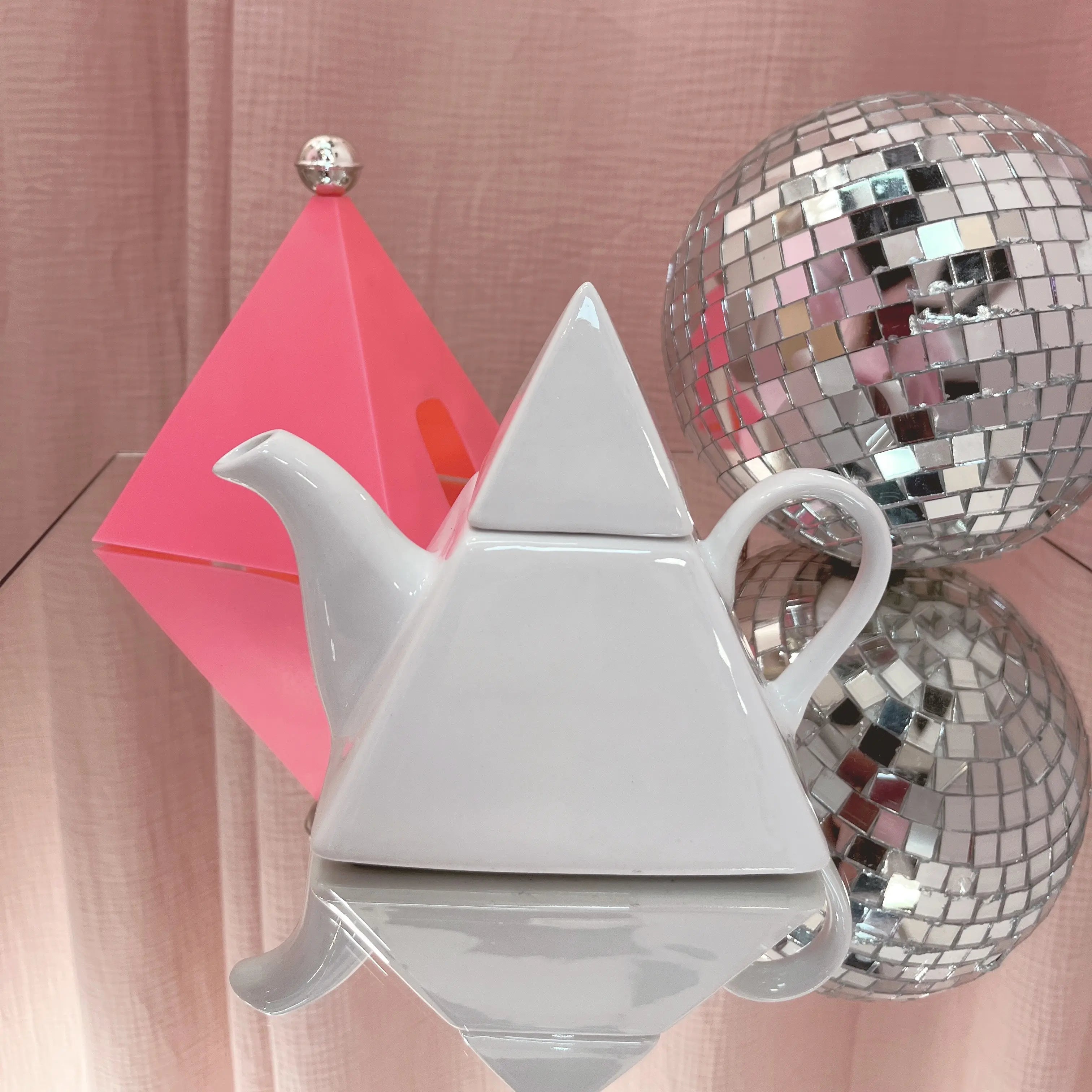 Théière design géométrique années 80 en céramique émaillée, Club Barbara