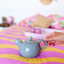 Load image into Gallery viewer, Vintage hippo teapot and pink cups
