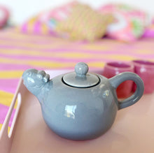 Load image into Gallery viewer, Vintage hippo teapot and pink cups
