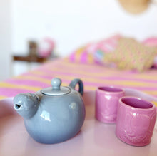 Load image into Gallery viewer, Vintage hippo teapot and pink cups
