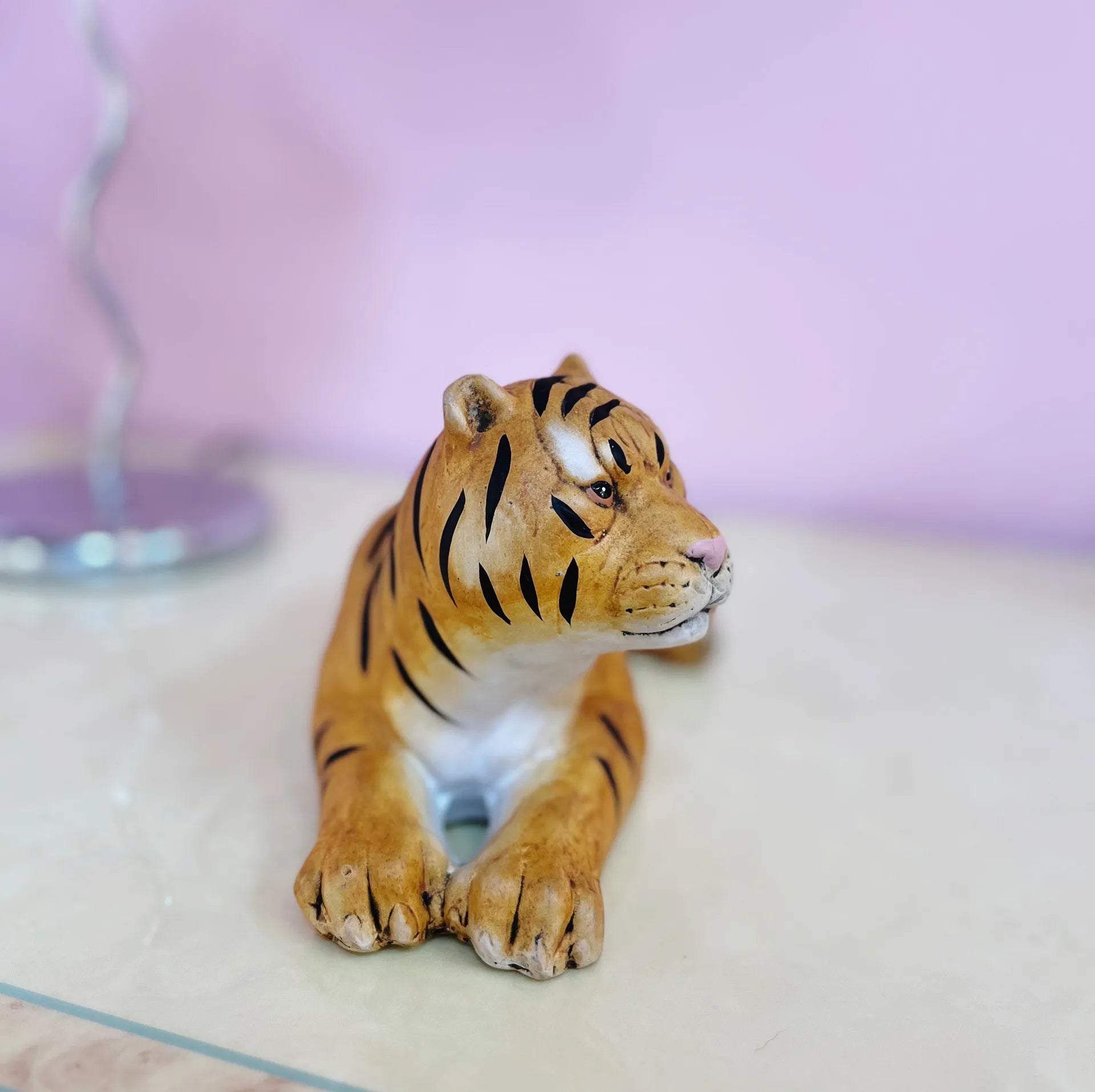Tigre du Bengale en terre cuite peinte à la main, années 80 - Club Barbara