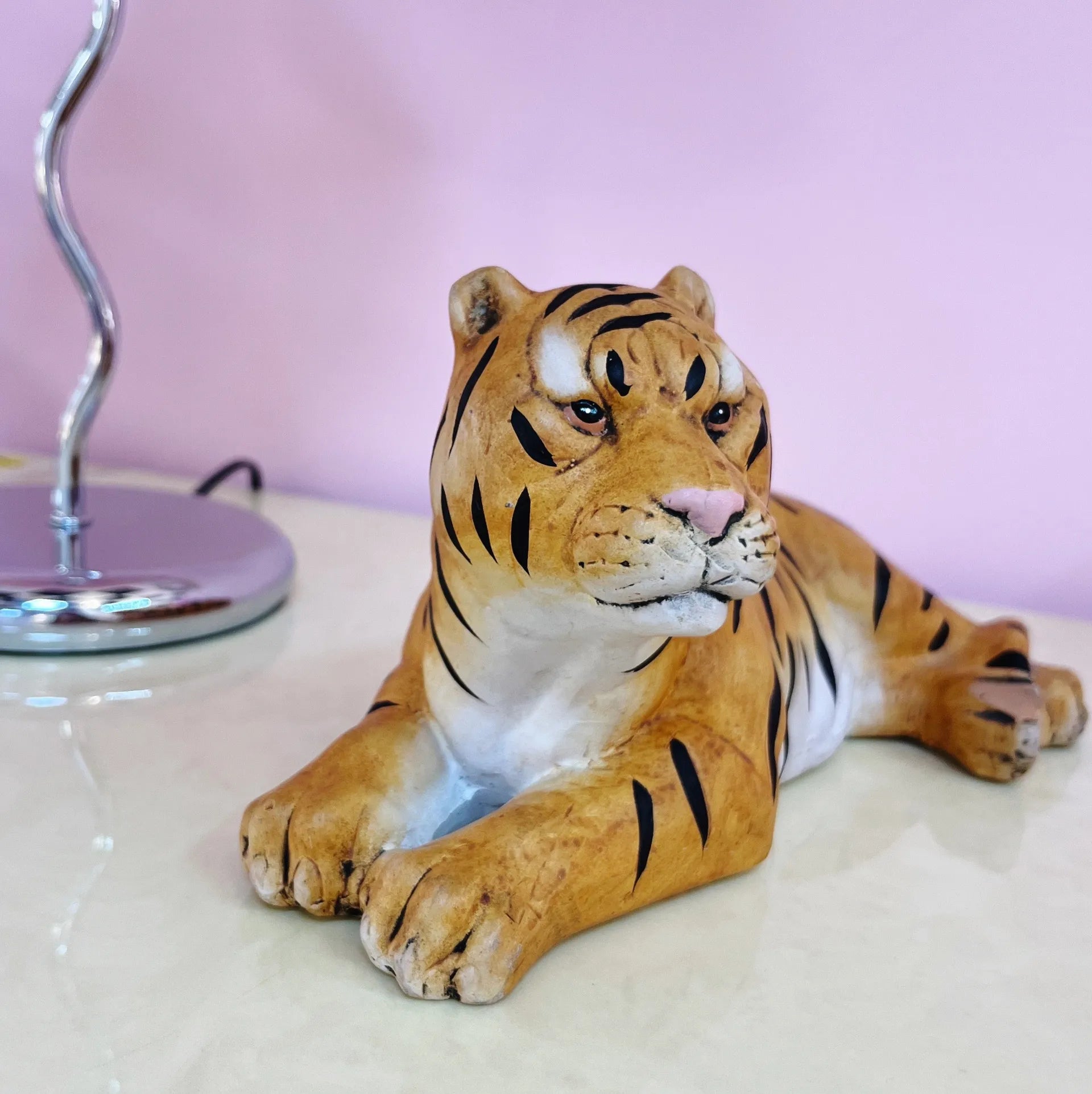 Tigre du Bengale en terre cuite peinte à la main, années 80 - Club Barbara