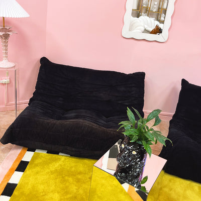 Ensemble Togo Ligne Roset vintage en velours côtelé noir, design Michel Ducaroy, disponible sur Club Barbara