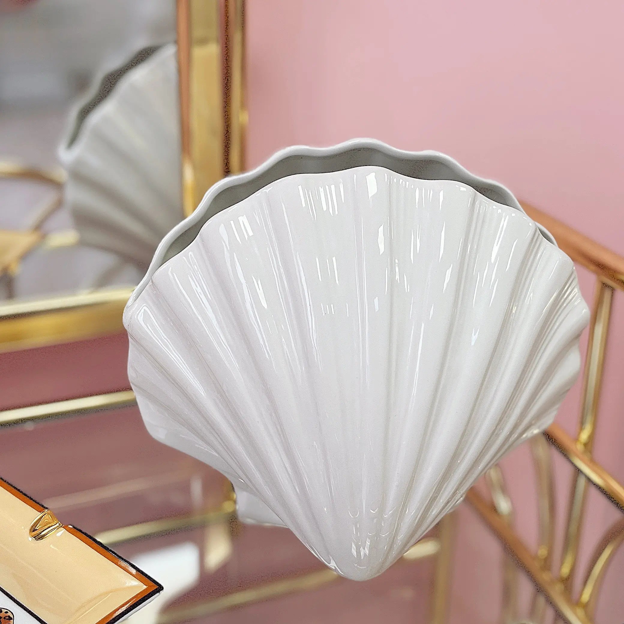 Vase coquillage blanc émaillé vintage Made in Italy Club Barbara
