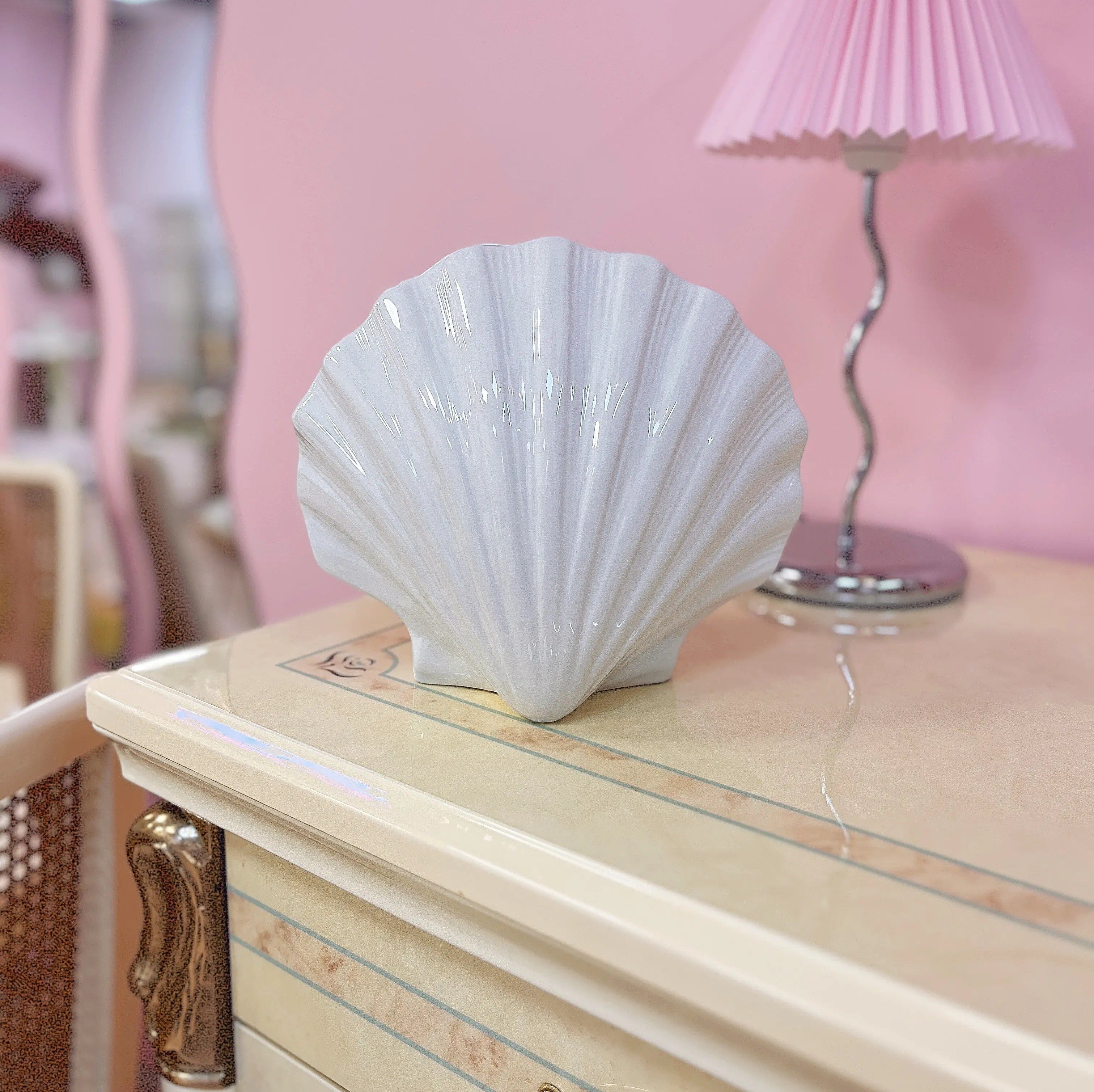 Vase coquillage italien vintage numéroté en céramique blanche émaillée Club Barbara