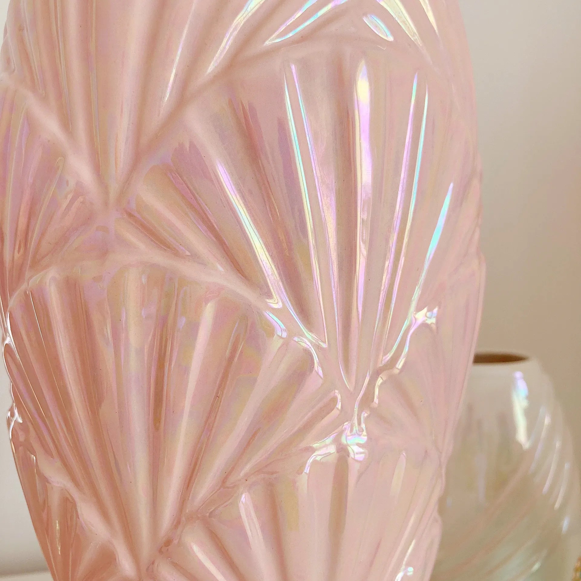 Vase coquillage rose iridescent - Club Barbara