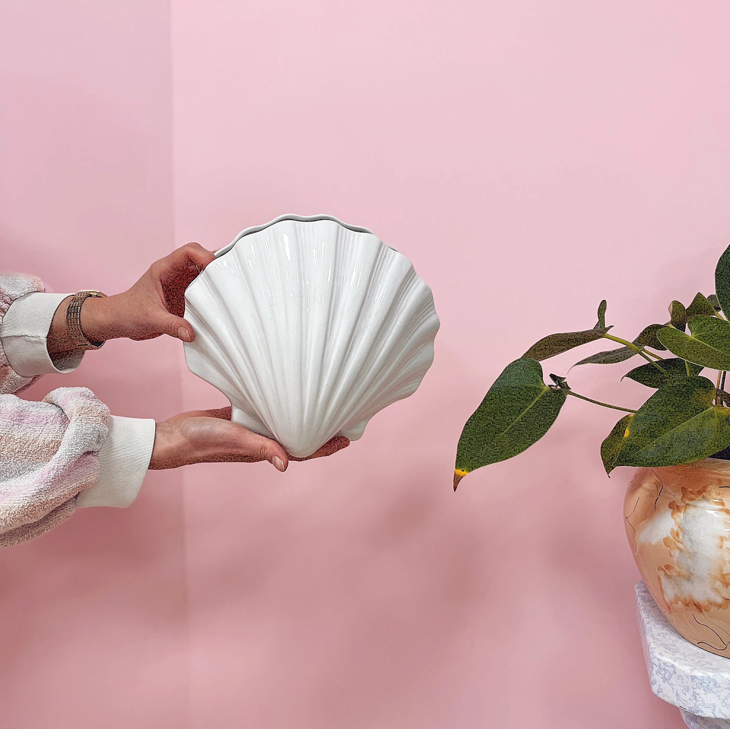 Vase coquillage style postmoderne vintage en céramique blanche Club Barbara