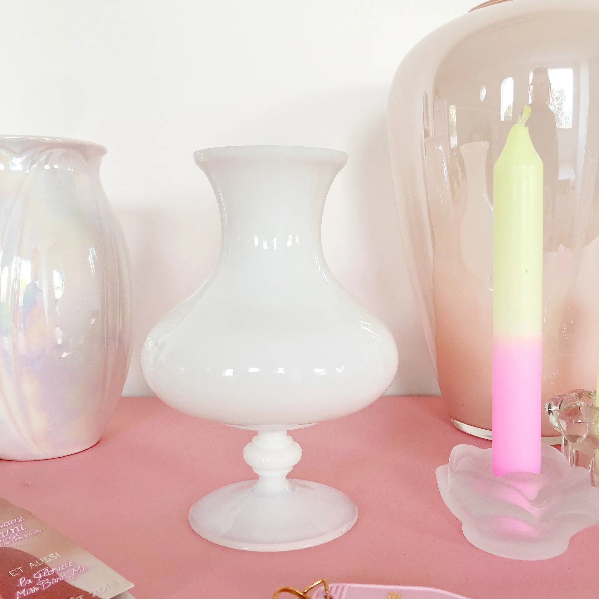 Vase en opaline blanche - Club Barbara