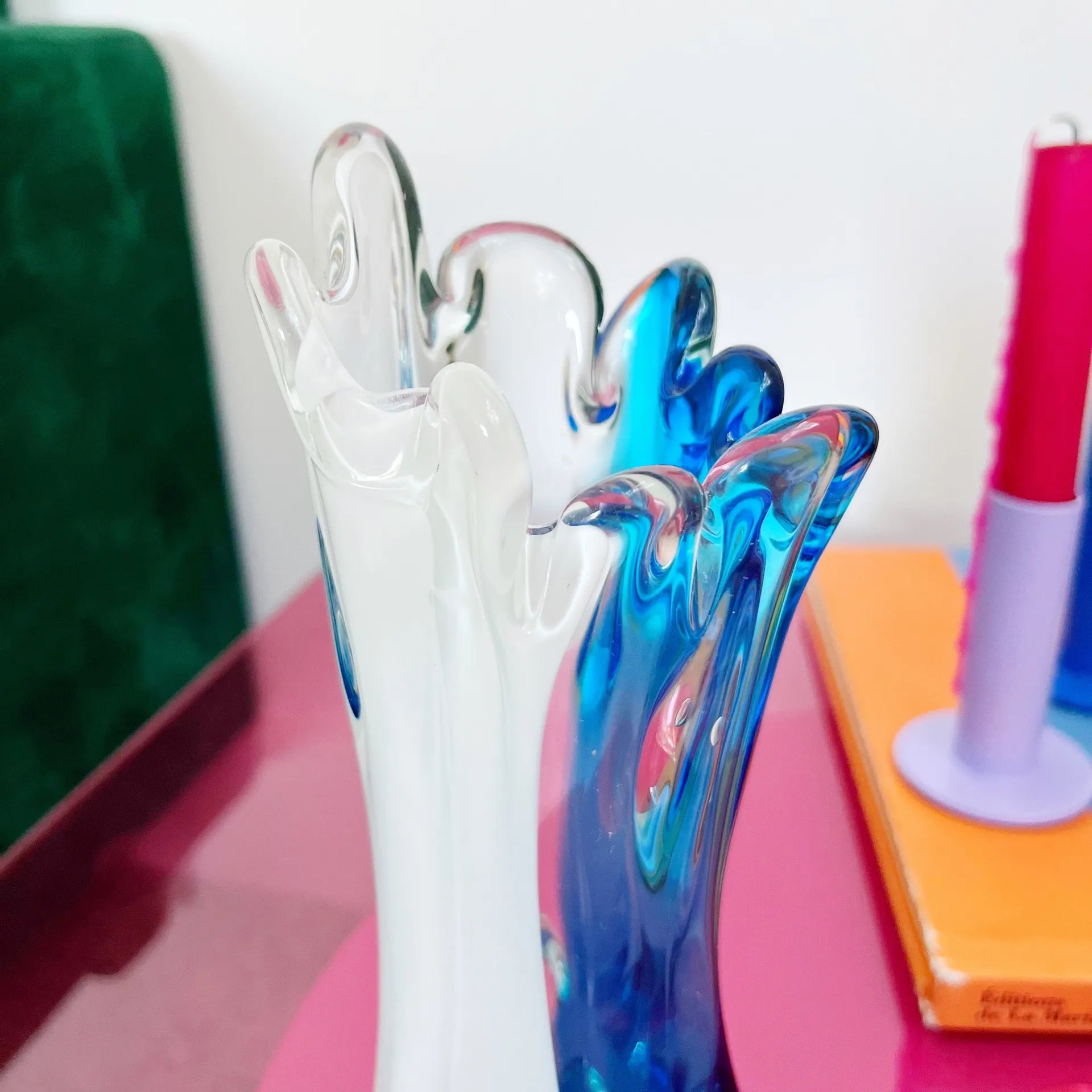 Vase en verre soufflé bleu - Club Barbara