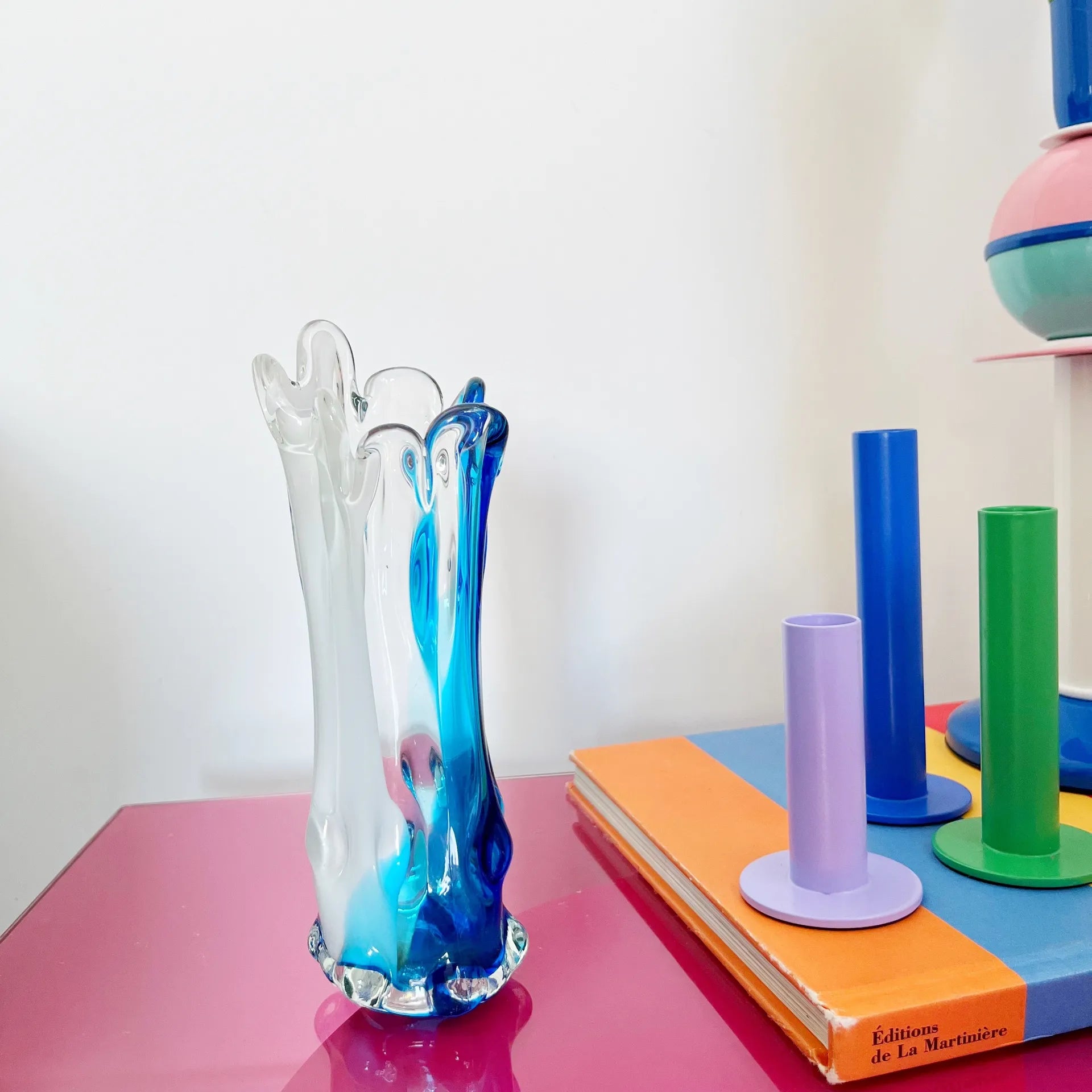 Vase en verre soufflé bleu - Club Barbara
