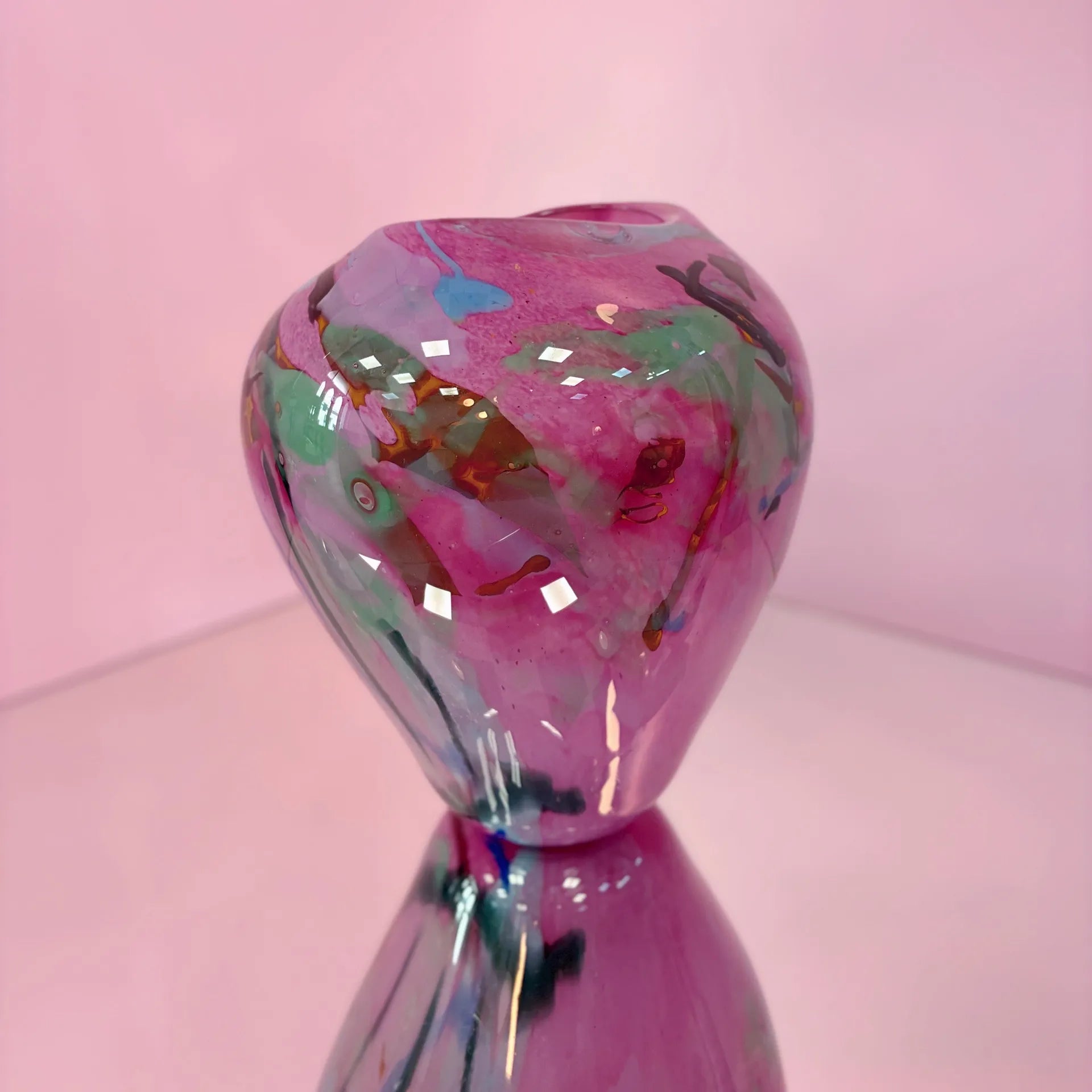 Vase en verre soufflé vintage, motif abstraits, confettis multicolore, années 80 - Club Barbara