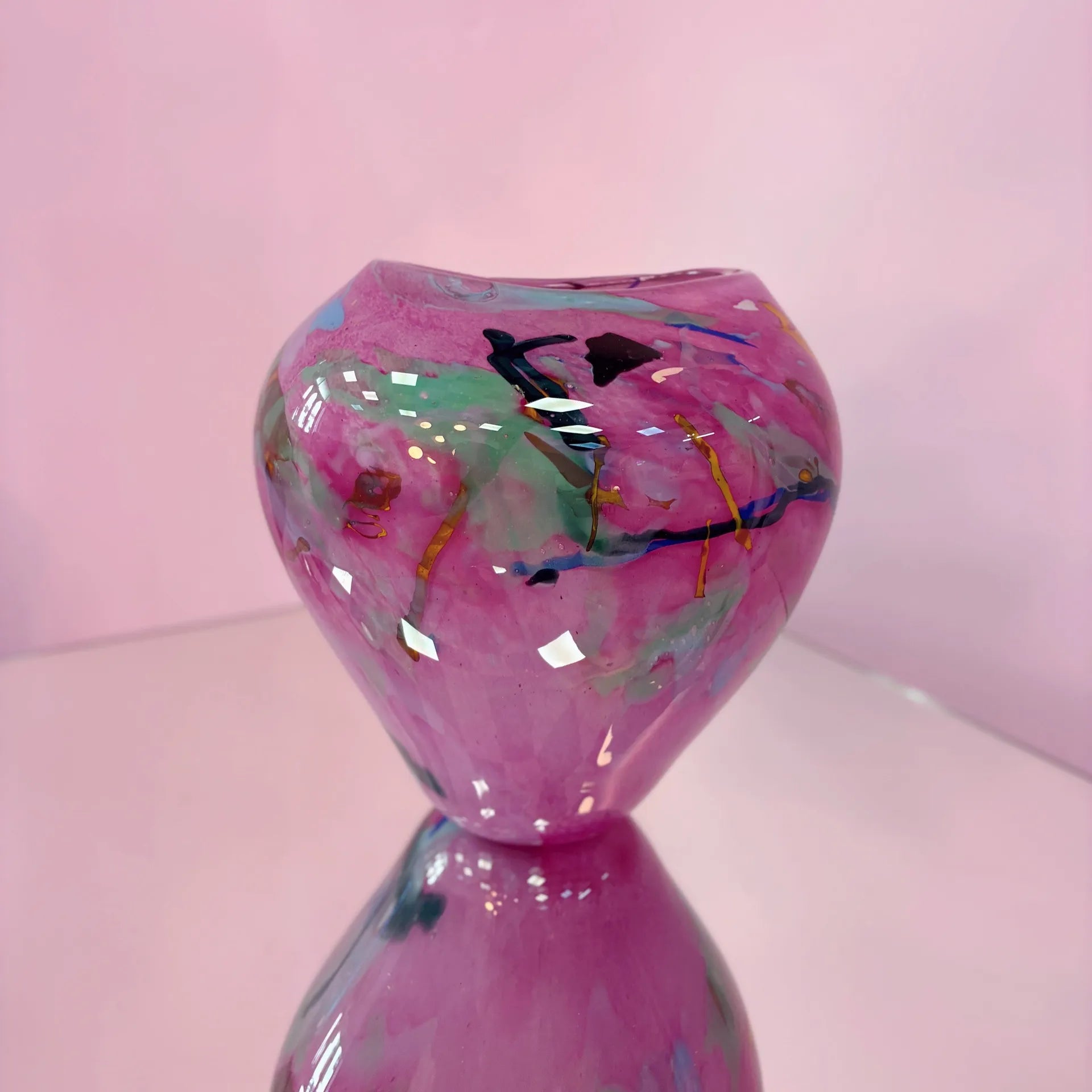 Vase en verre soufflé vintage, motif abstraits, confettis multicolore, années 80 - Club Barbara