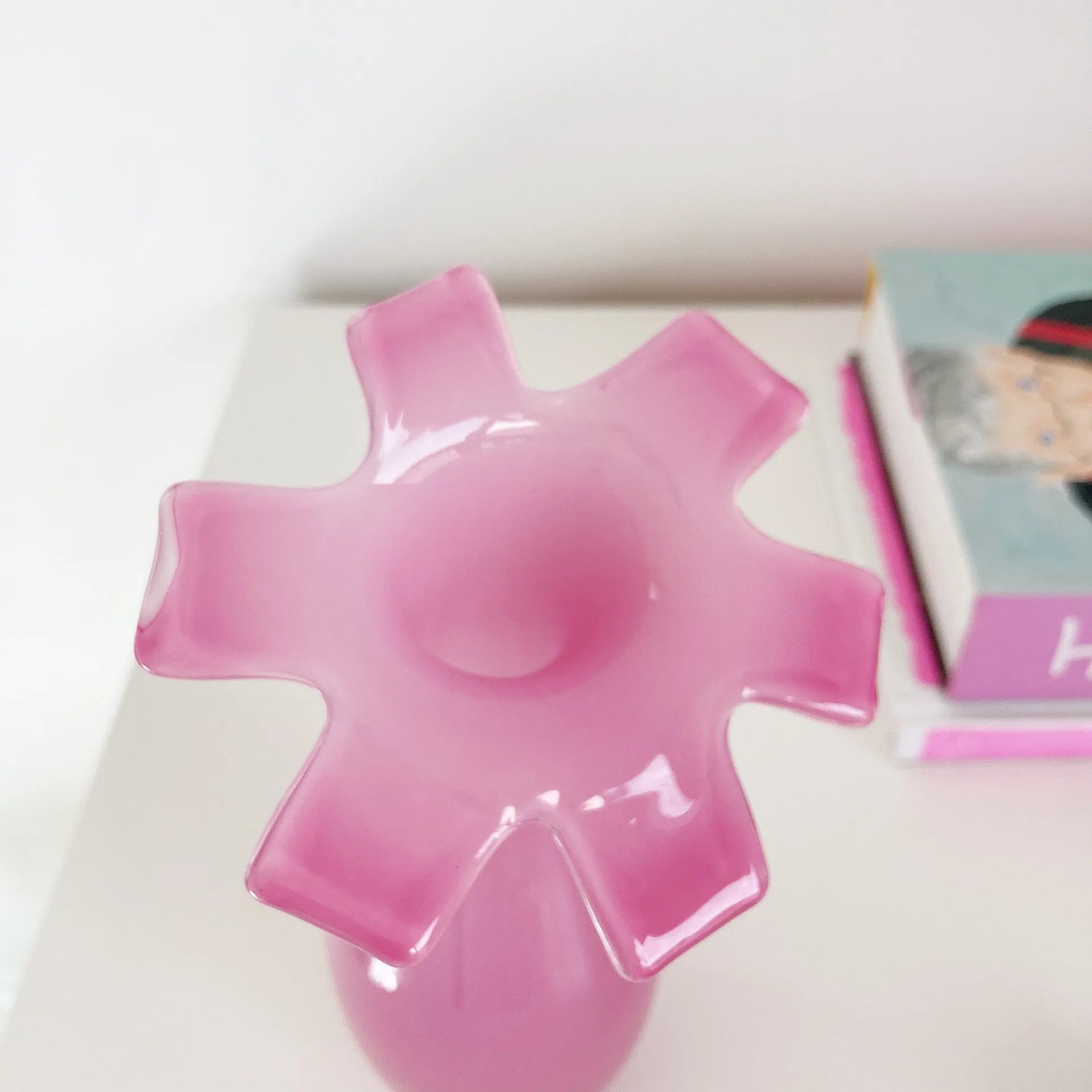 Vase fleur en verre soufflé rose - Club Barbara