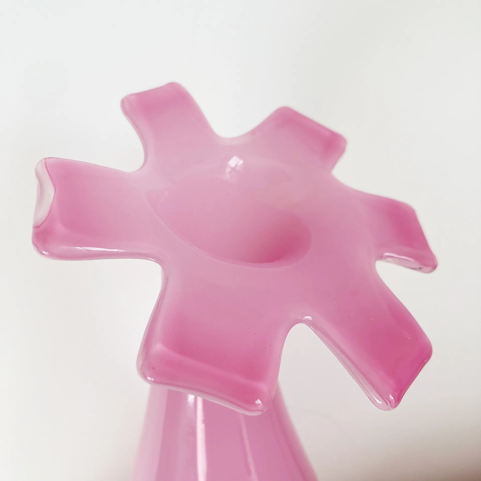 Vase fleur en verre soufflé rose - Club Barbara