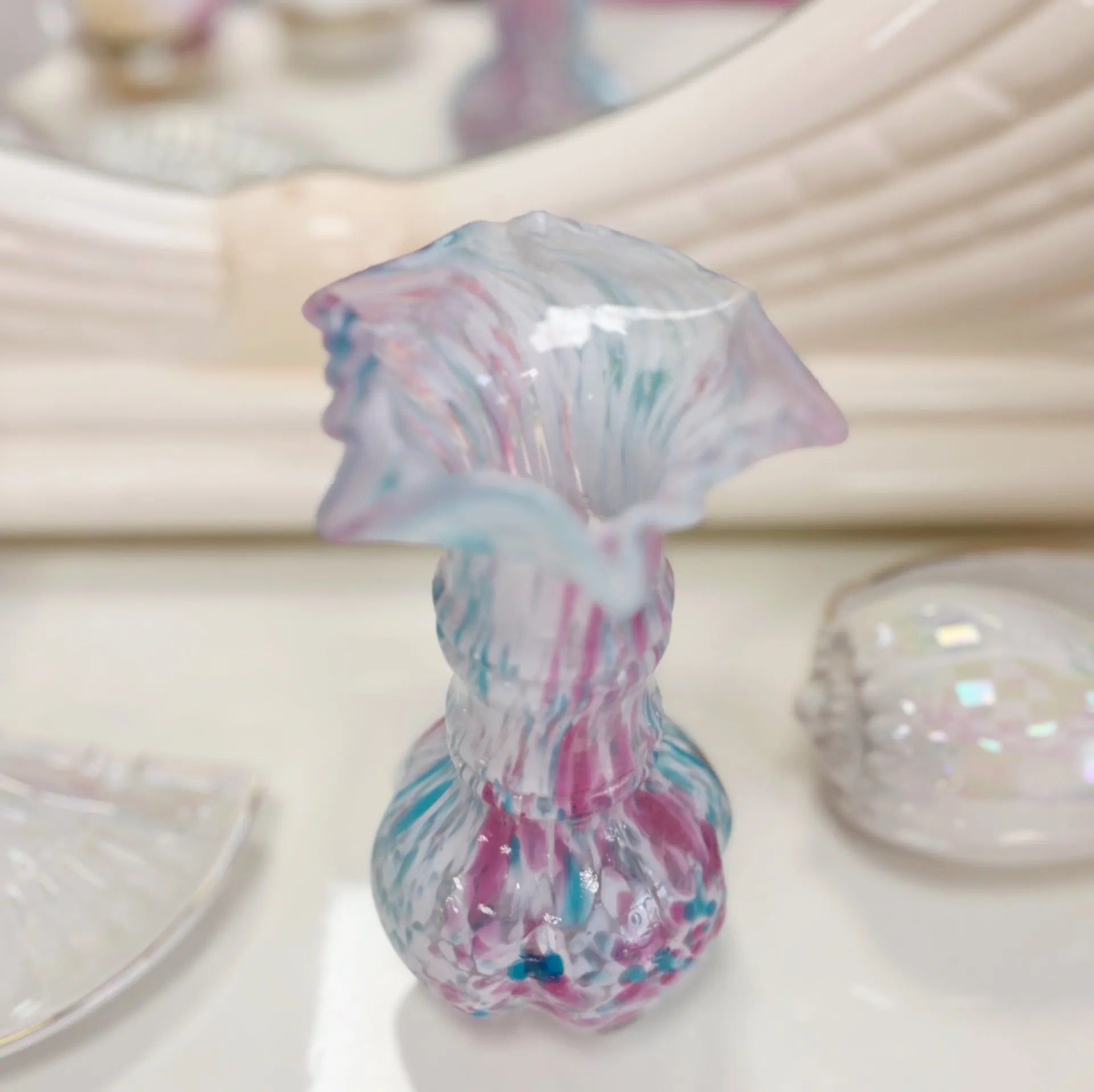 Vase moucheté rose et bleu col corolle, dans le goût du verre de Clichy - Club Barbara