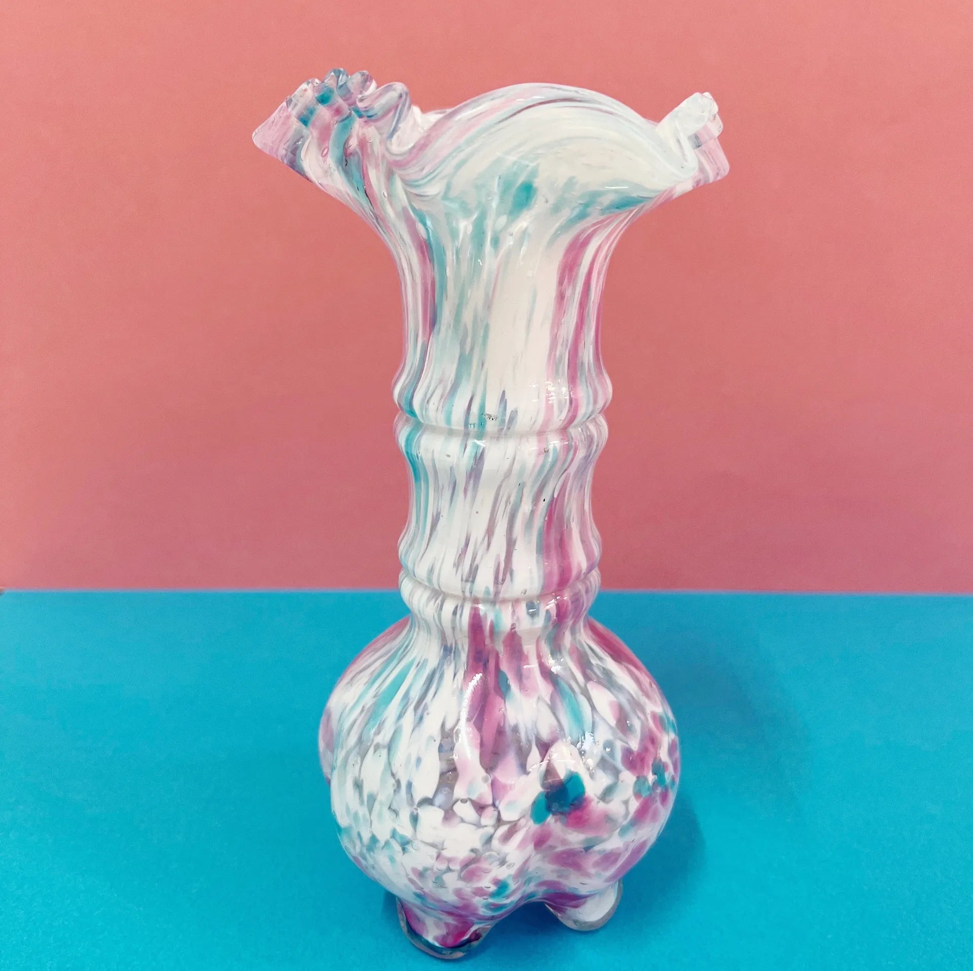 Vase moucheté rose et bleu col corolle, dans le goût du verre de Clichy - Club Barbara