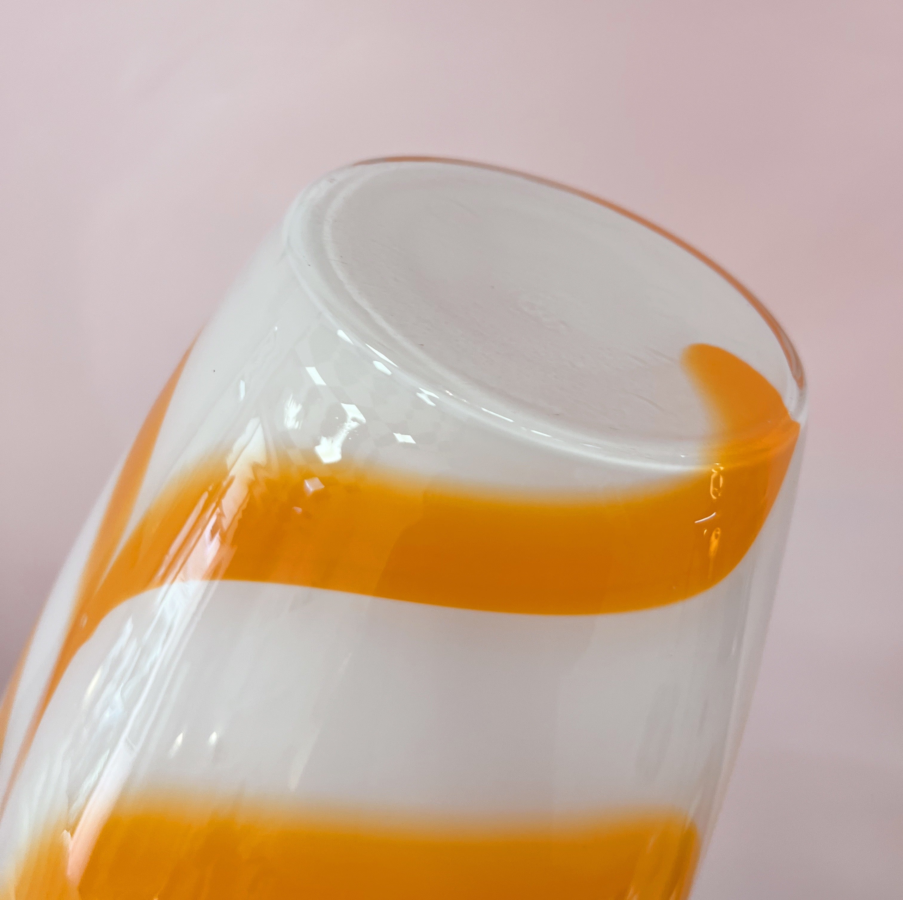 Vase en verre soufflé lattimo, Murano, Années 70