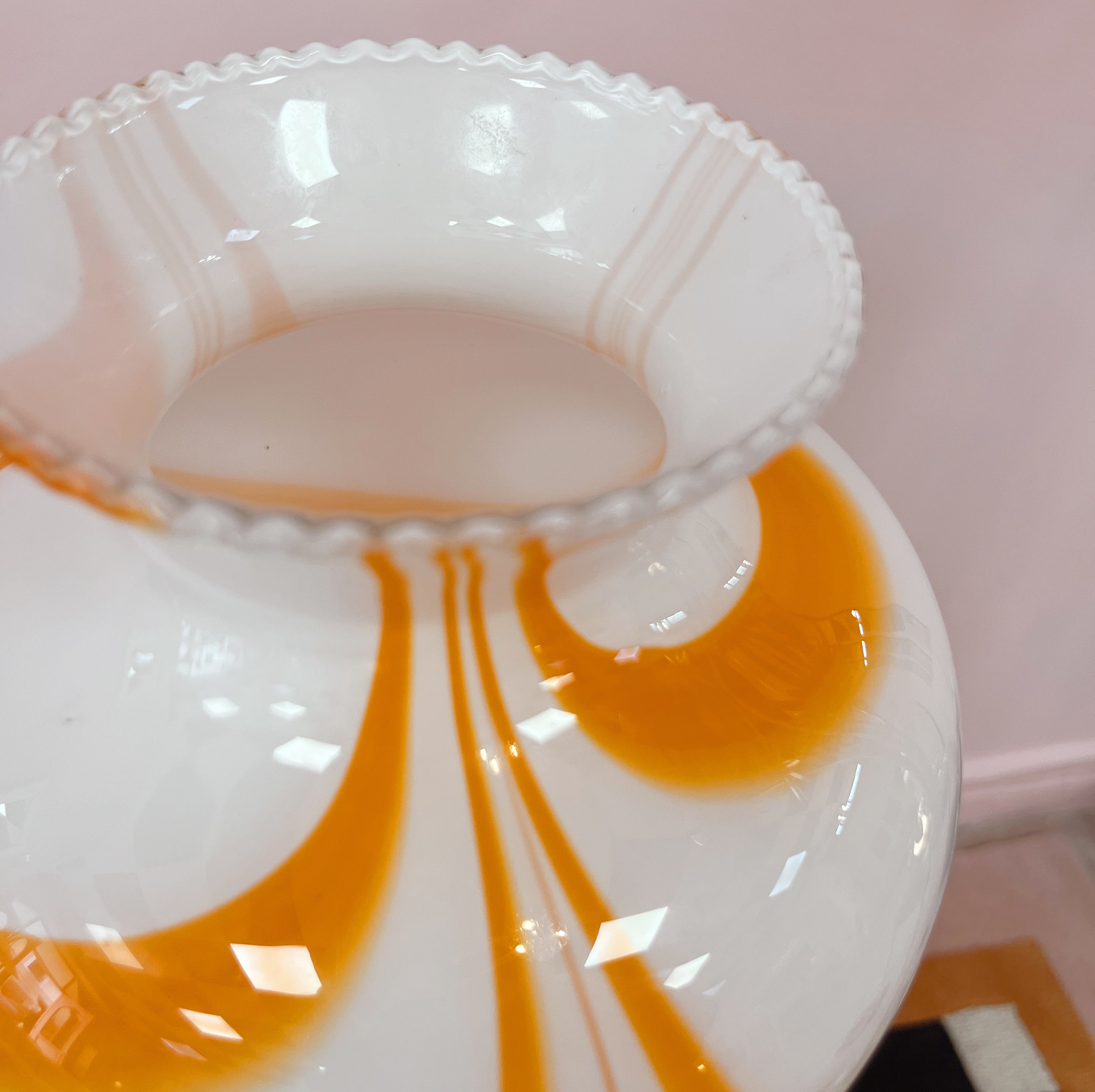 Vase en verre soufflé lattimo, Murano, Années 70