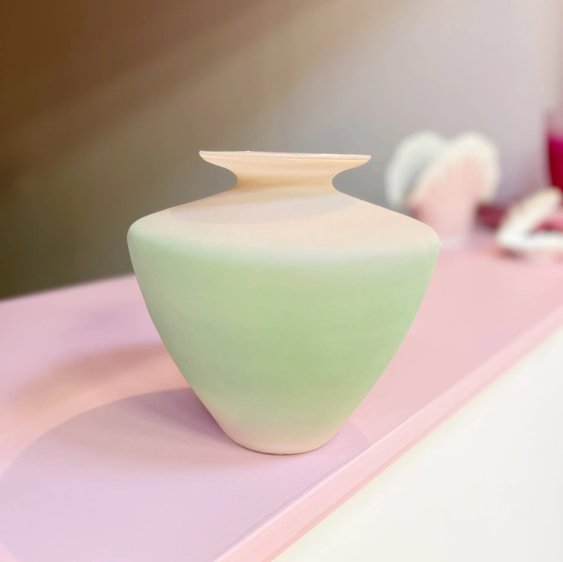 Vase pastel rose et vert, Eternity, années 80 - Club Barbara
