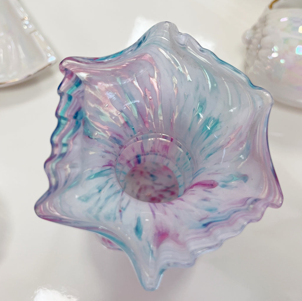 Vase moucheté rose et bleu col corolle, dans le goût du verre de Clichy