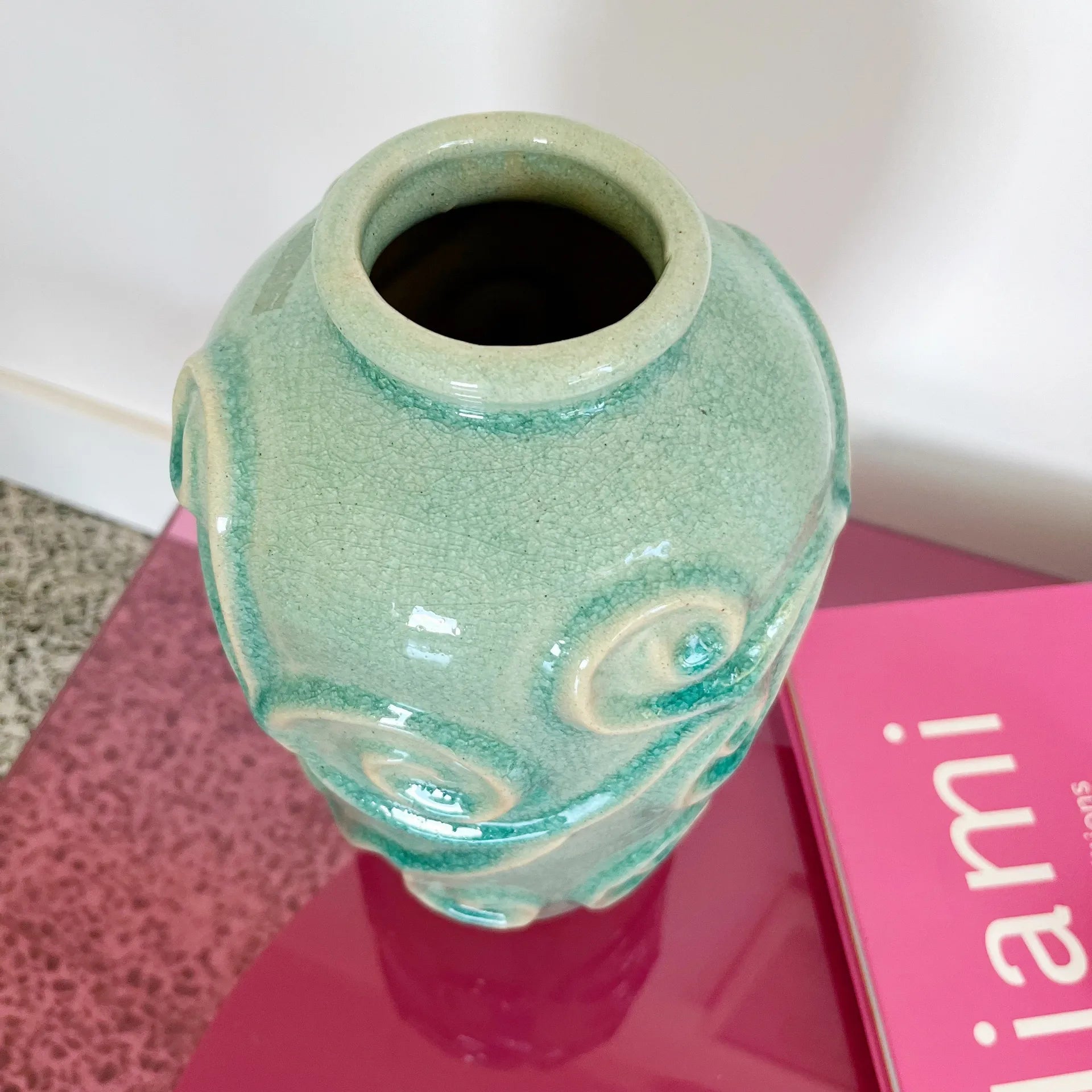 Vase vert d’eau à ornements - Club Barbara