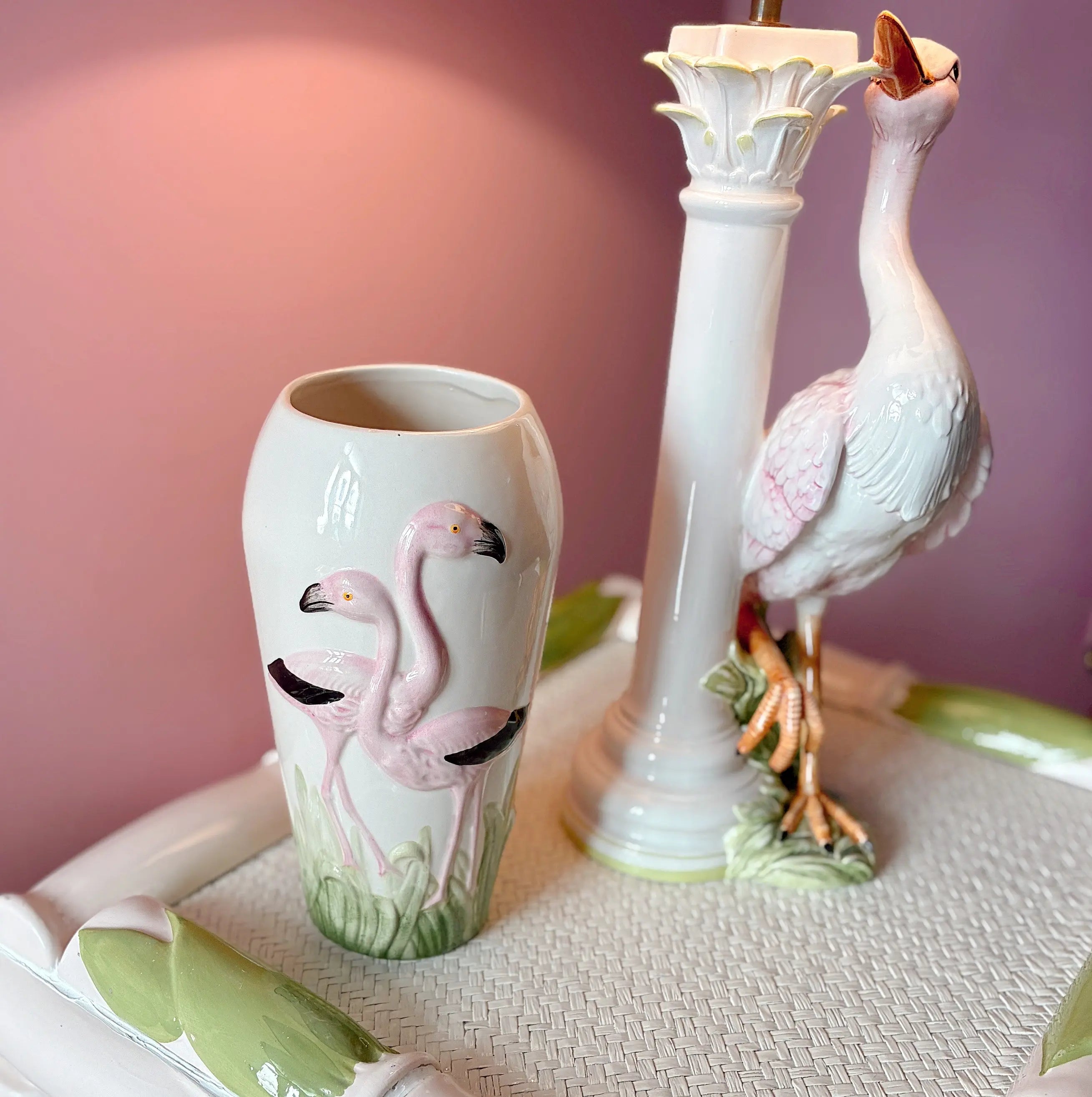 Vase flamant rose années 80, céramique peinte à la main

