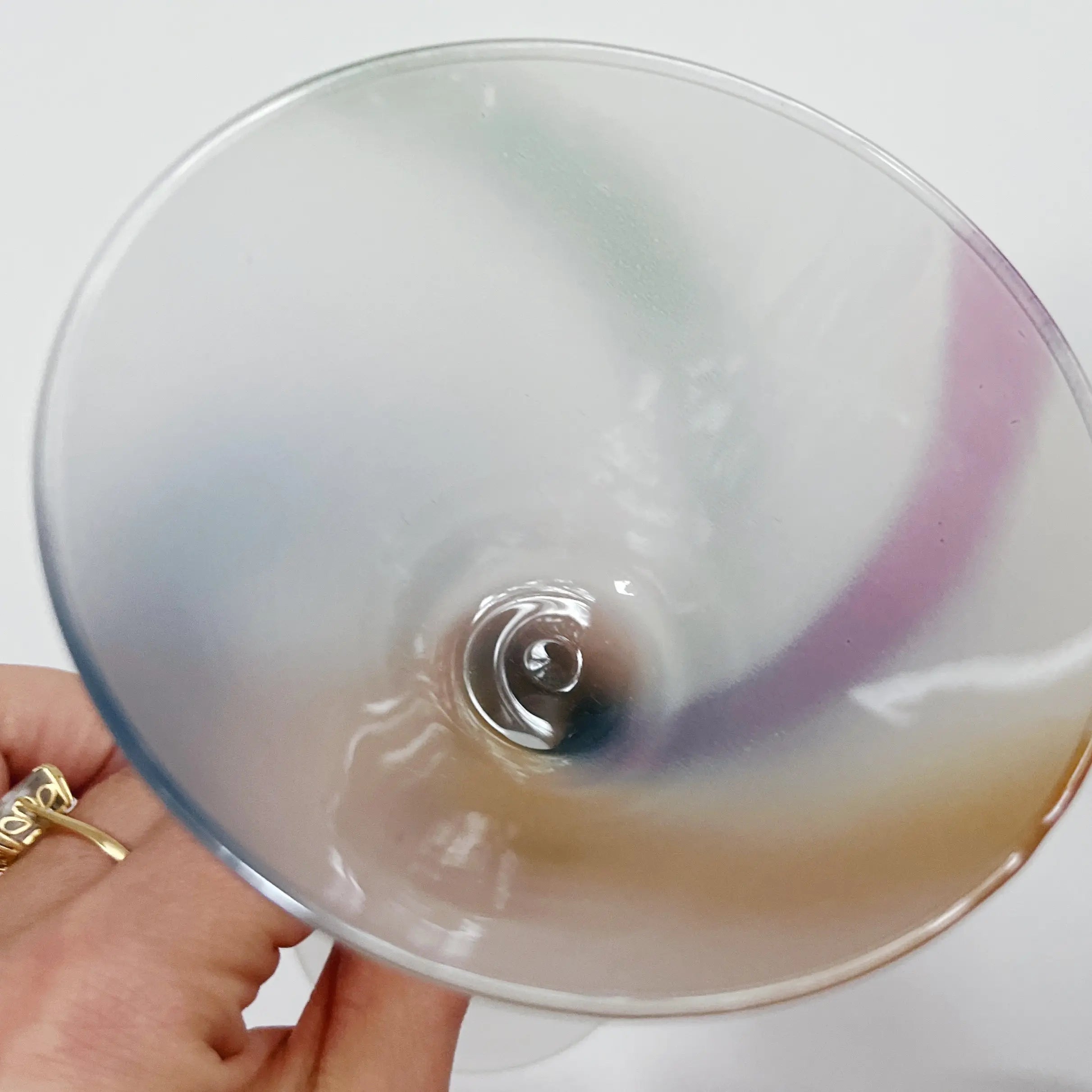 Verre martini vintage verre dépoli pastel détail du décor Club Barbara
