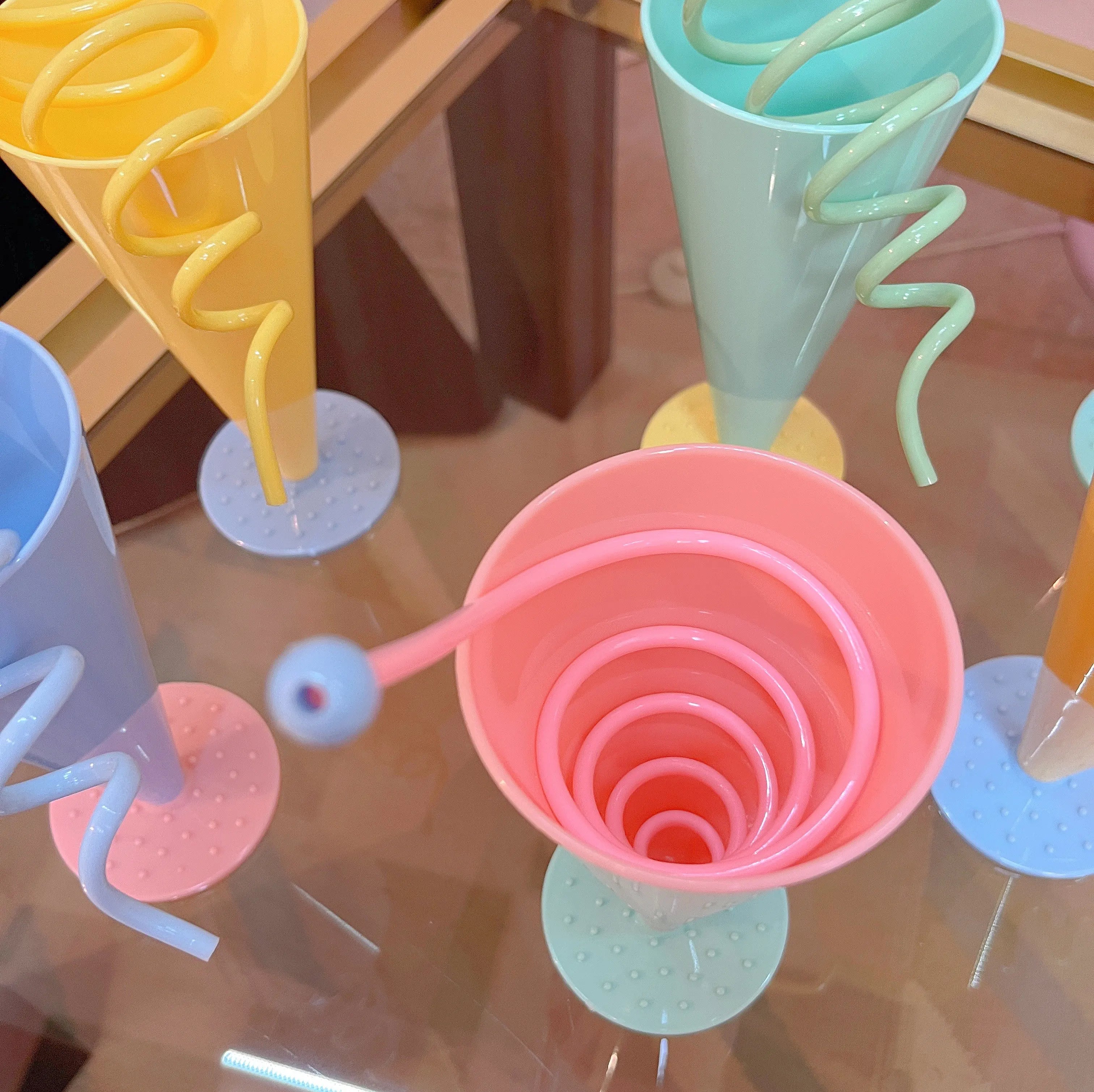 Verres à cocktail pastel vintage, design postmoderne années 80, Club Barbara