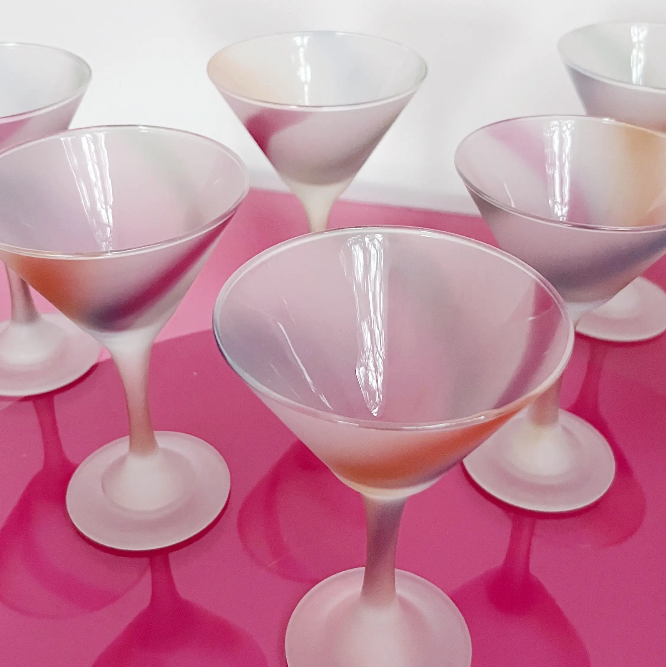 Verres à cocktail vintage en verre dépoli volutes pastel Club Barbara
