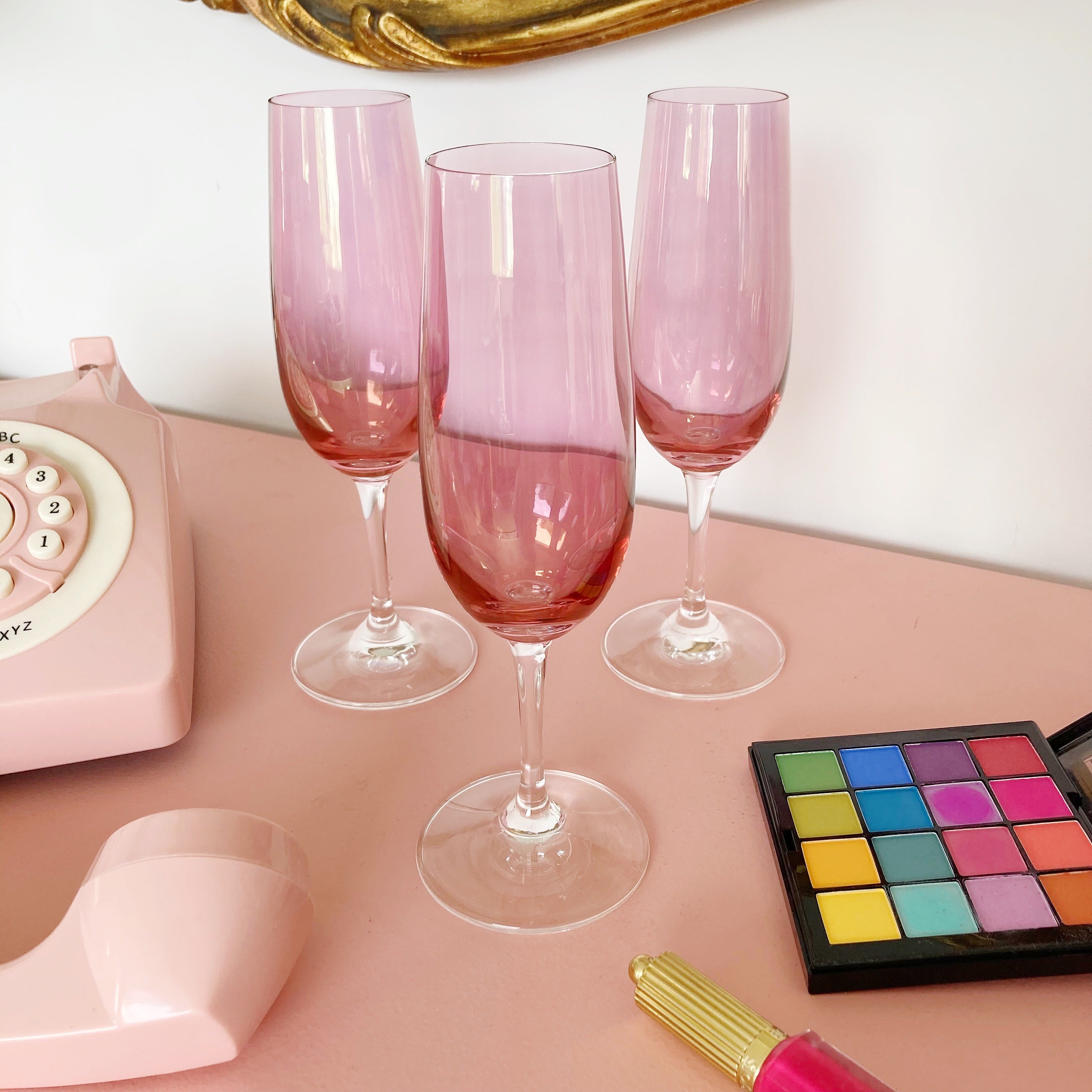 Flûtes à champagne roses iridescentes