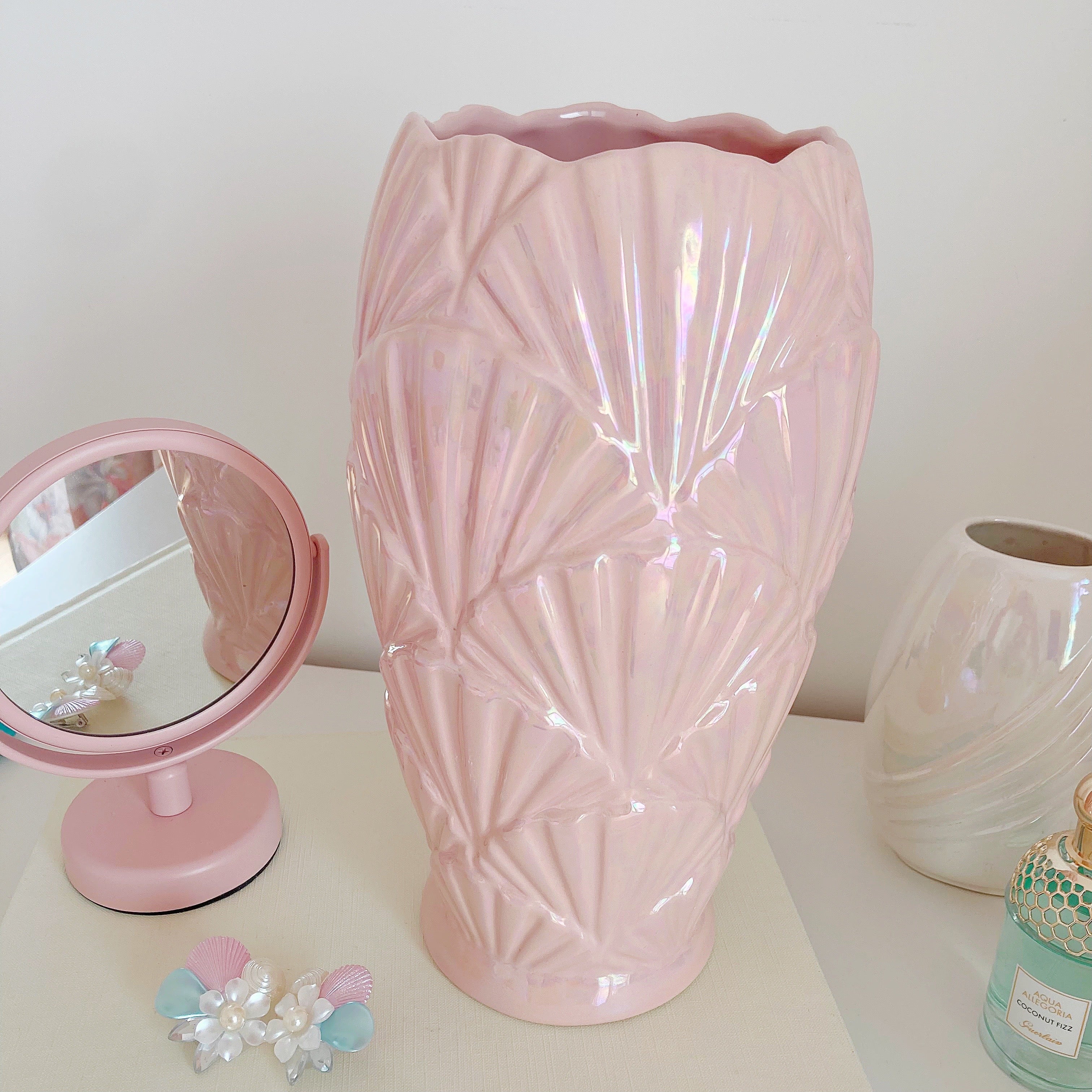 Vase coquillage rose iridescent