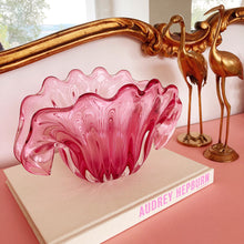 Charger l&#39;image dans la galerie, coupe vase coquillage en verre soufflé rose style Murano
