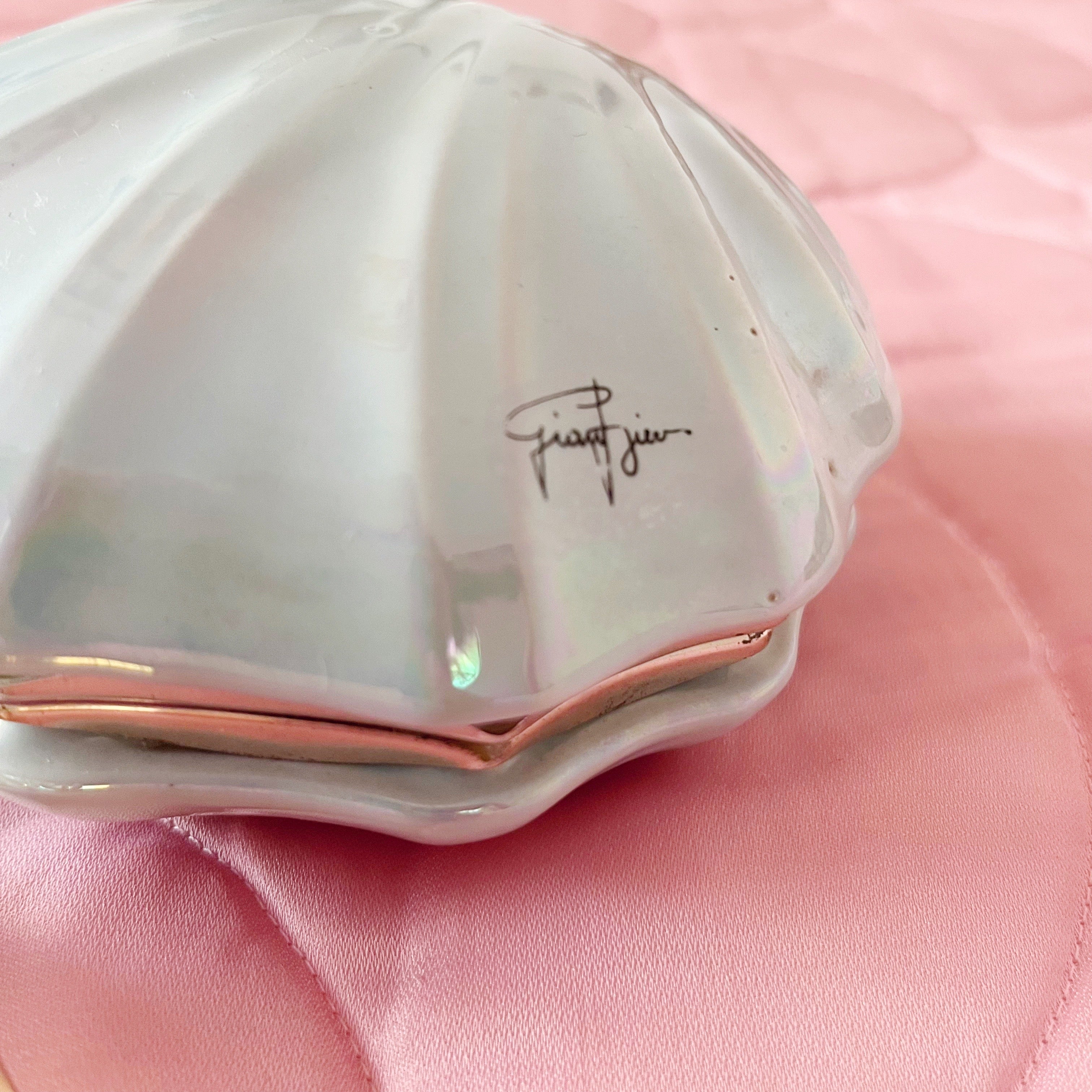 Boîte coquillage en céramique iridescente