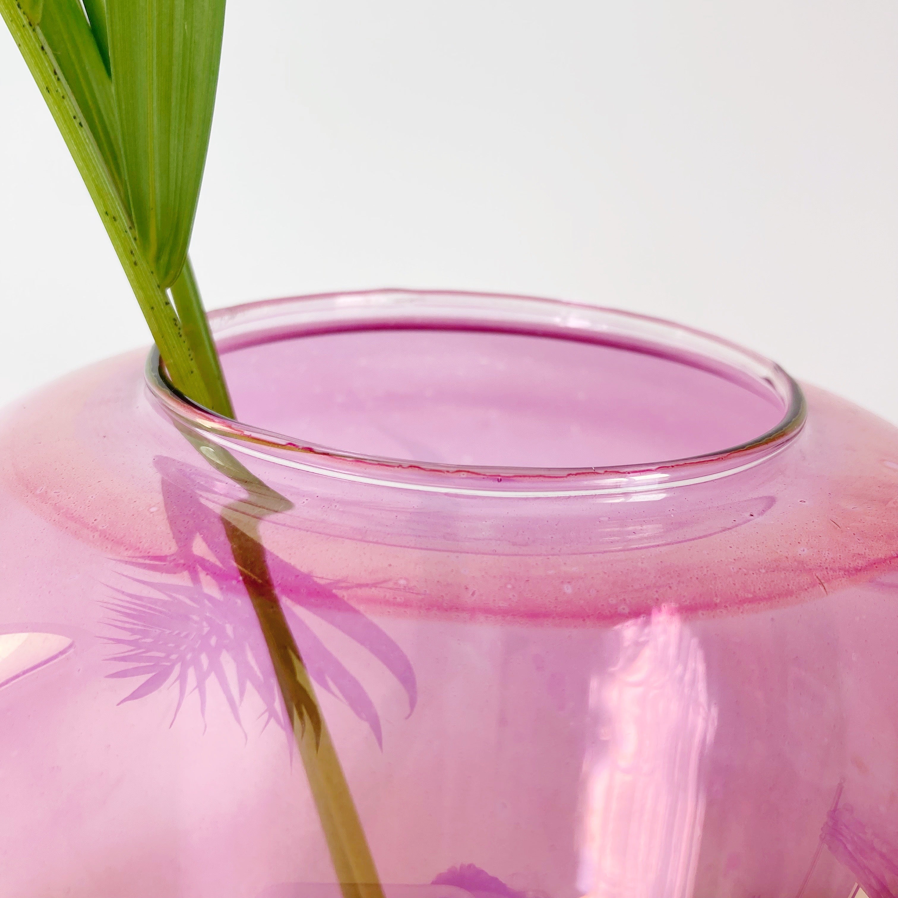 Grand vase rose iridescent