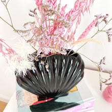 Load image into Gallery viewer, 80&#39;s black shell vase
