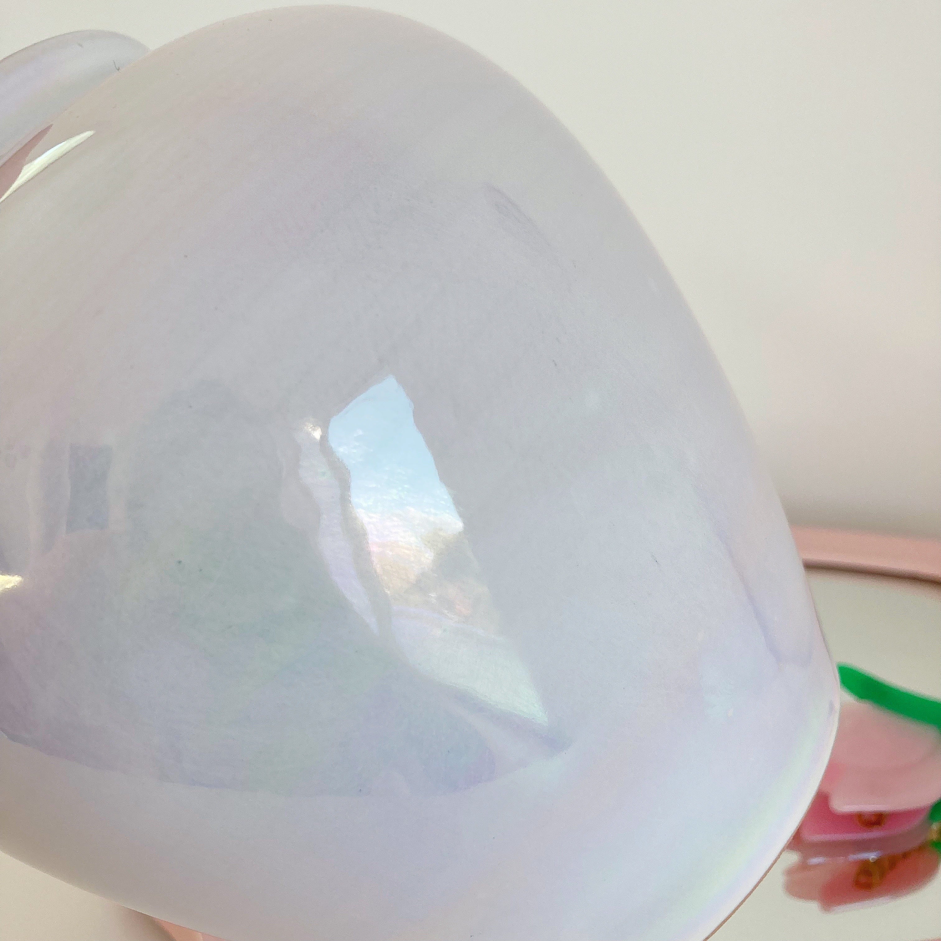 Vase années 80 blanc rosé iridescent