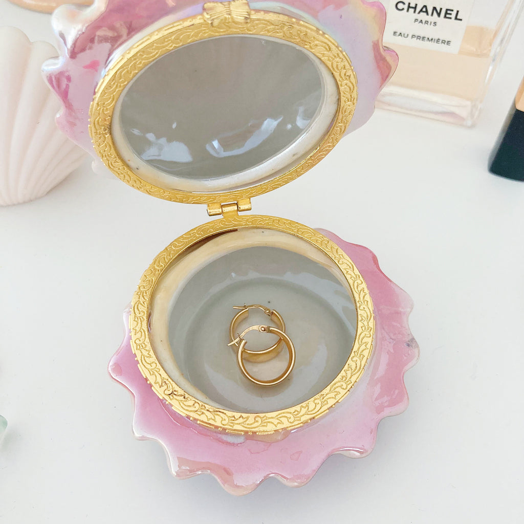 Iridescent ceramic shell box