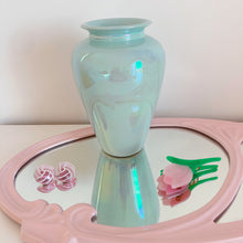 Charger l&#39;image dans la galerie, Vase iridescent vert
