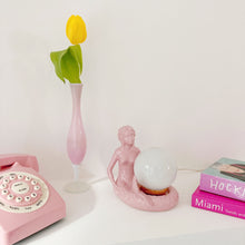 Charger l&#39;image dans la galerie, lampe sirène années 80 en céramique rose
