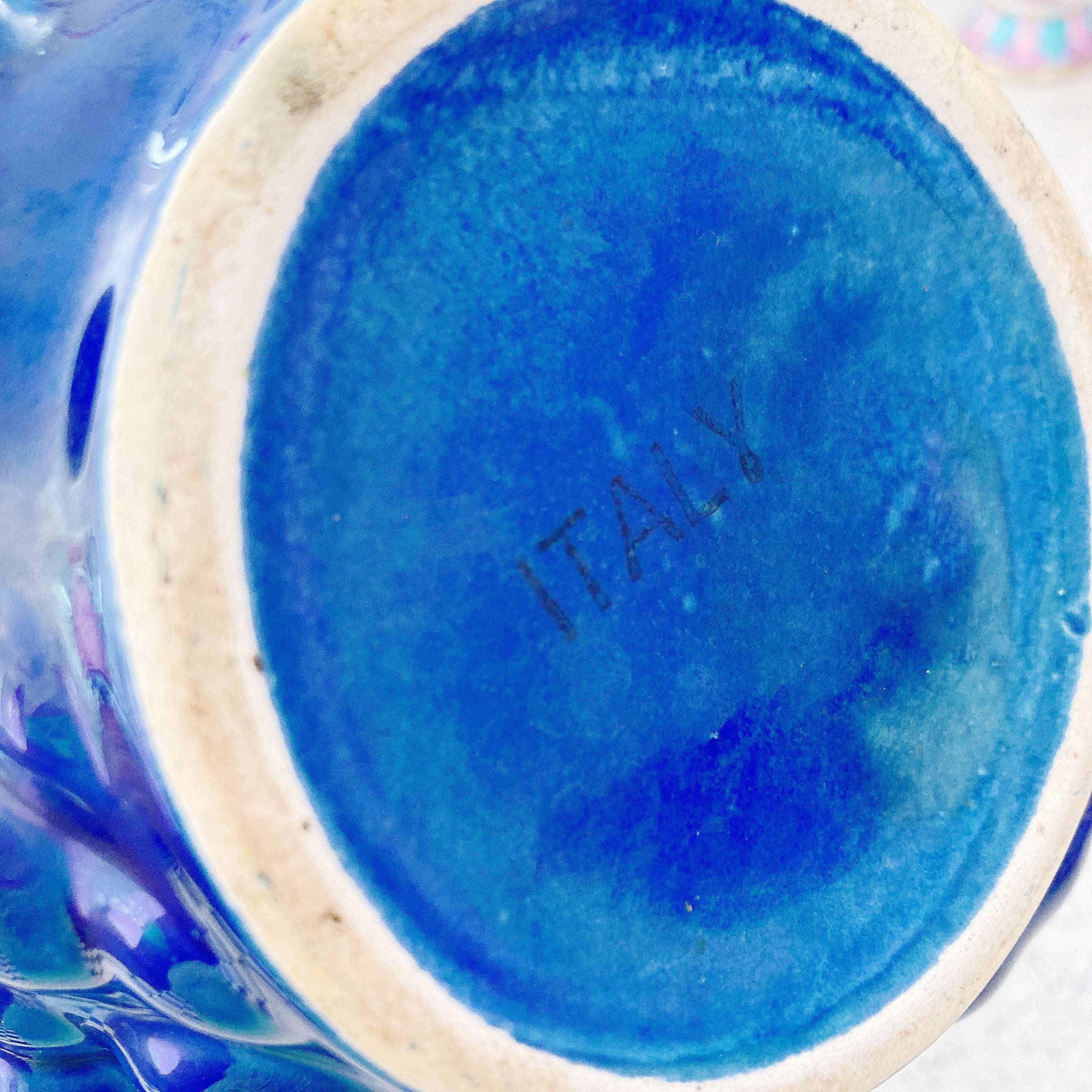 Pichet barbotine raisin