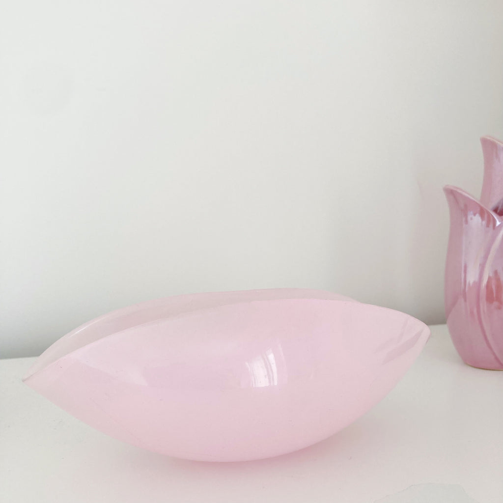 Iridescent shell cup