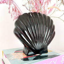 Load image into Gallery viewer, 80&#39;s black shell vase
