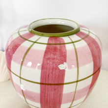 Charger l&#39;image dans la galerie, Vase à carreaux rose et vert
