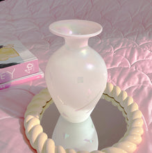 Charger l&#39;image dans la galerie, vase annees 80 iridescent 
