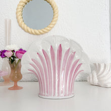 Charger l&#39;image dans la galerie, vase art deco forme coquillage rose 
