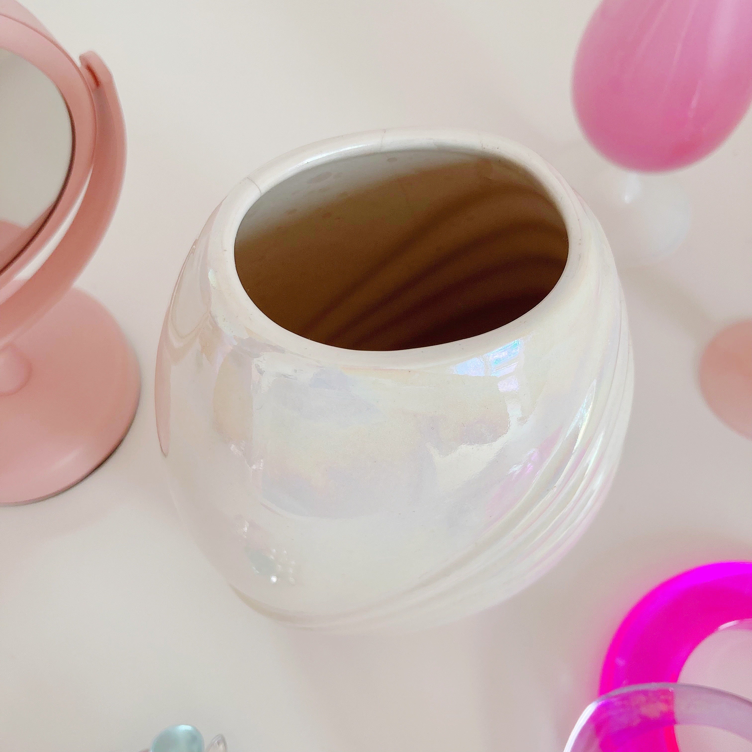 Vase drapé iridescent