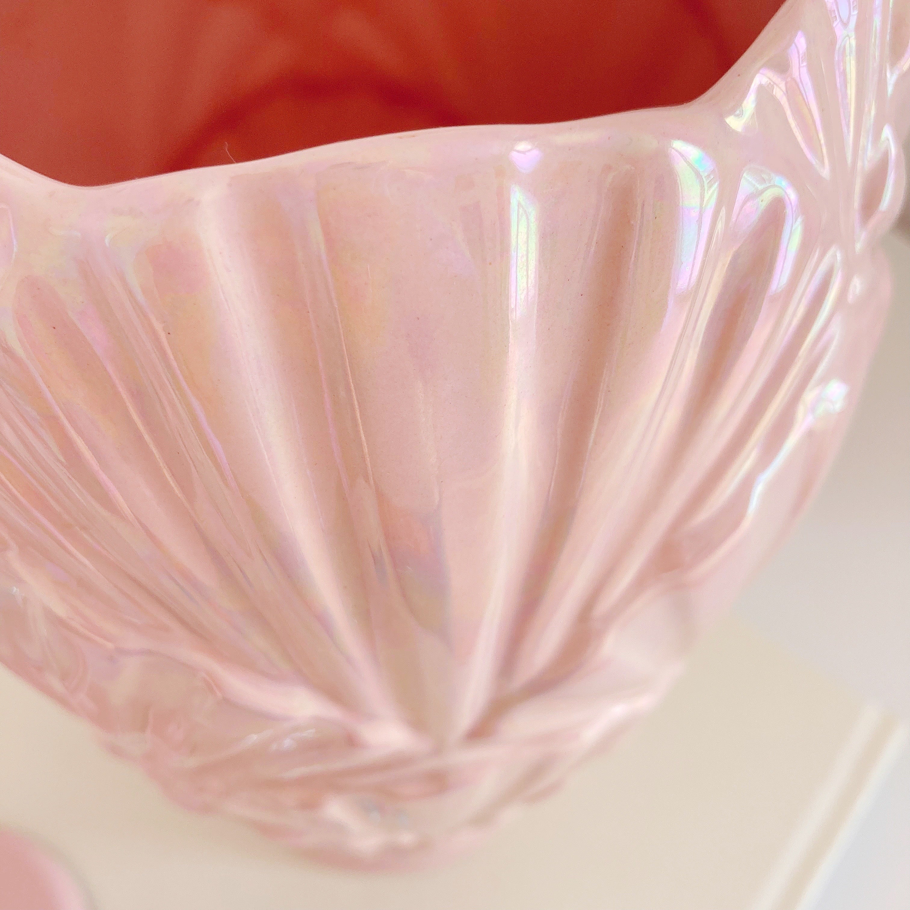 Vase coquillage rose iridescent