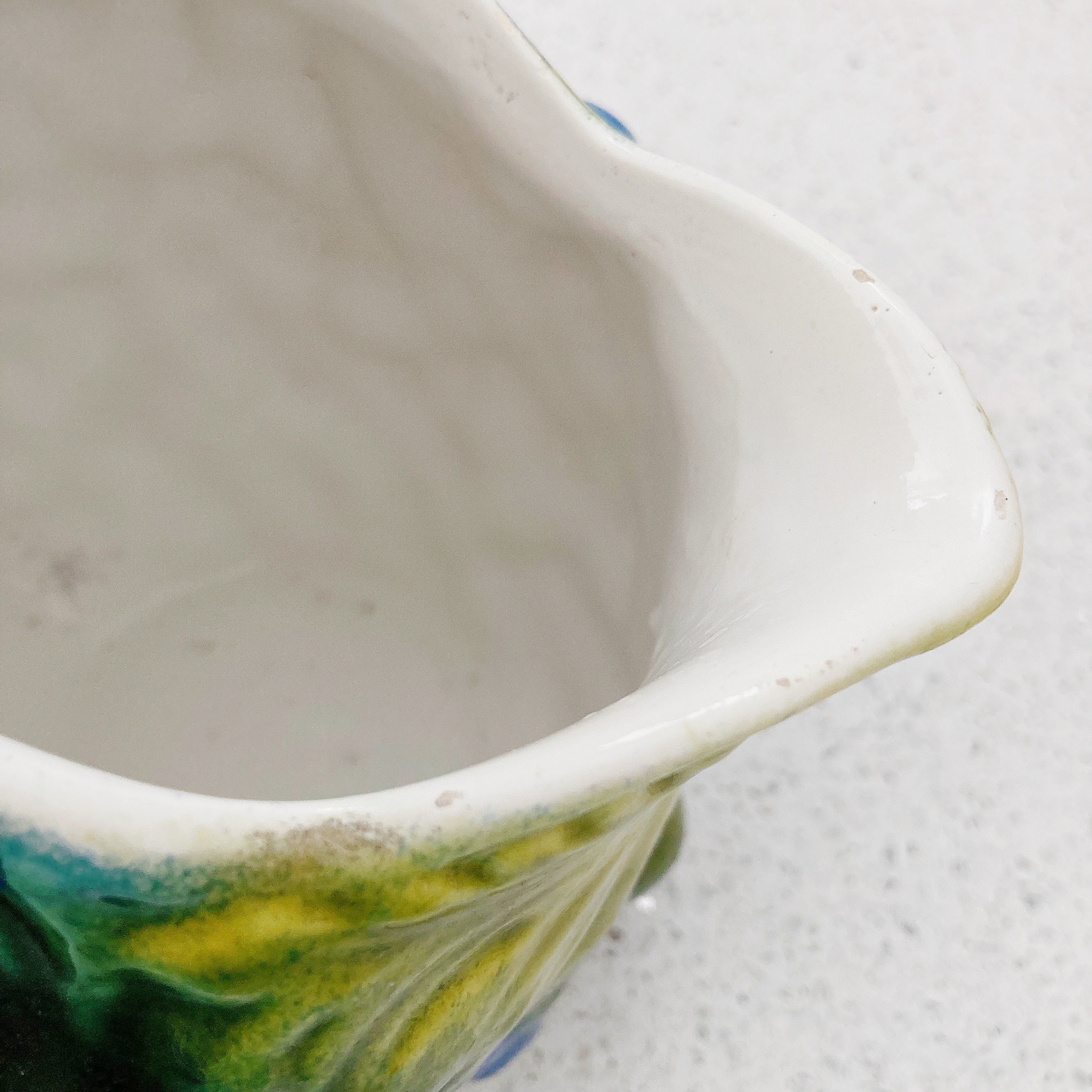 Pichet en céramique barbotine raisin, Italie, années 70